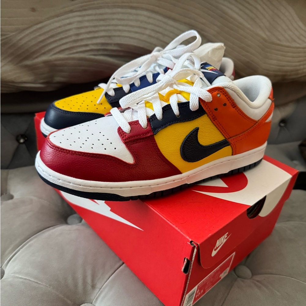 Nike Dunk low JP QS
New (never worn) With Box
Extra laces
Size 9